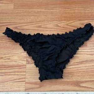Ruffle itsy bikini bottom in black